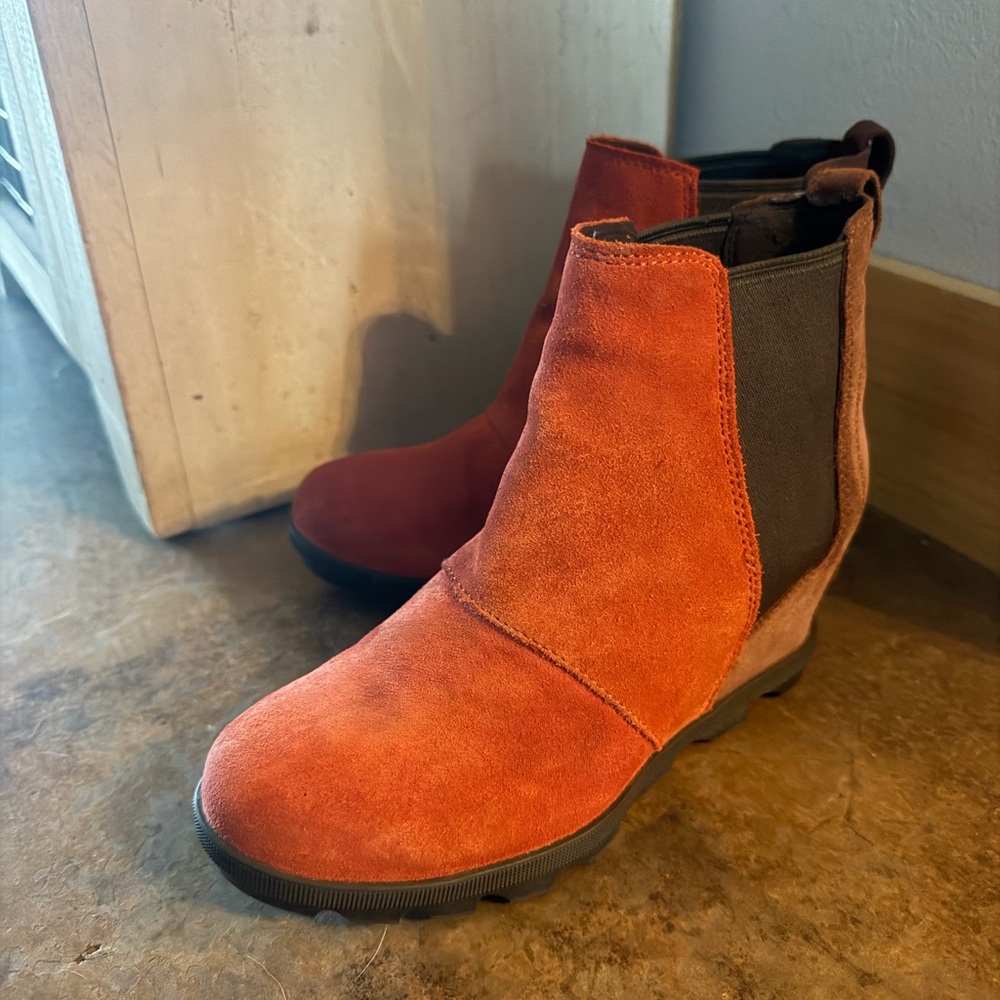 SOREL Joan Of Artic Wedge Chelsea Carnelian Red Waterproof Suede Womens 6.5
